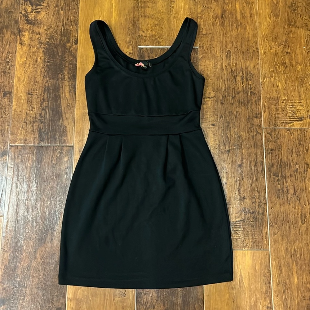 Forever 21 Black babydoll dress with scoop neckline. Size: S